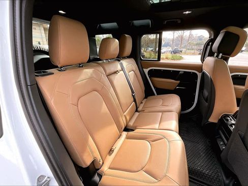 Used 2025 Land Rover Defender 110 X-Dynamic SE image 19