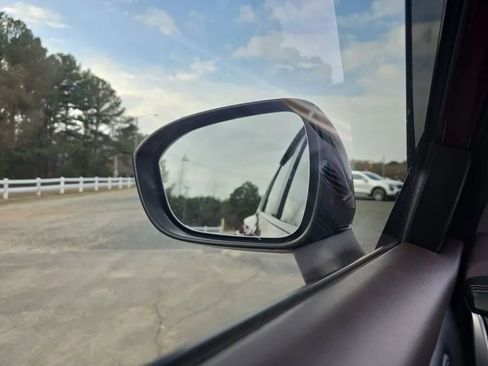 Used 2022 Nissan Rogue SV w/ SV Premium Package image 24