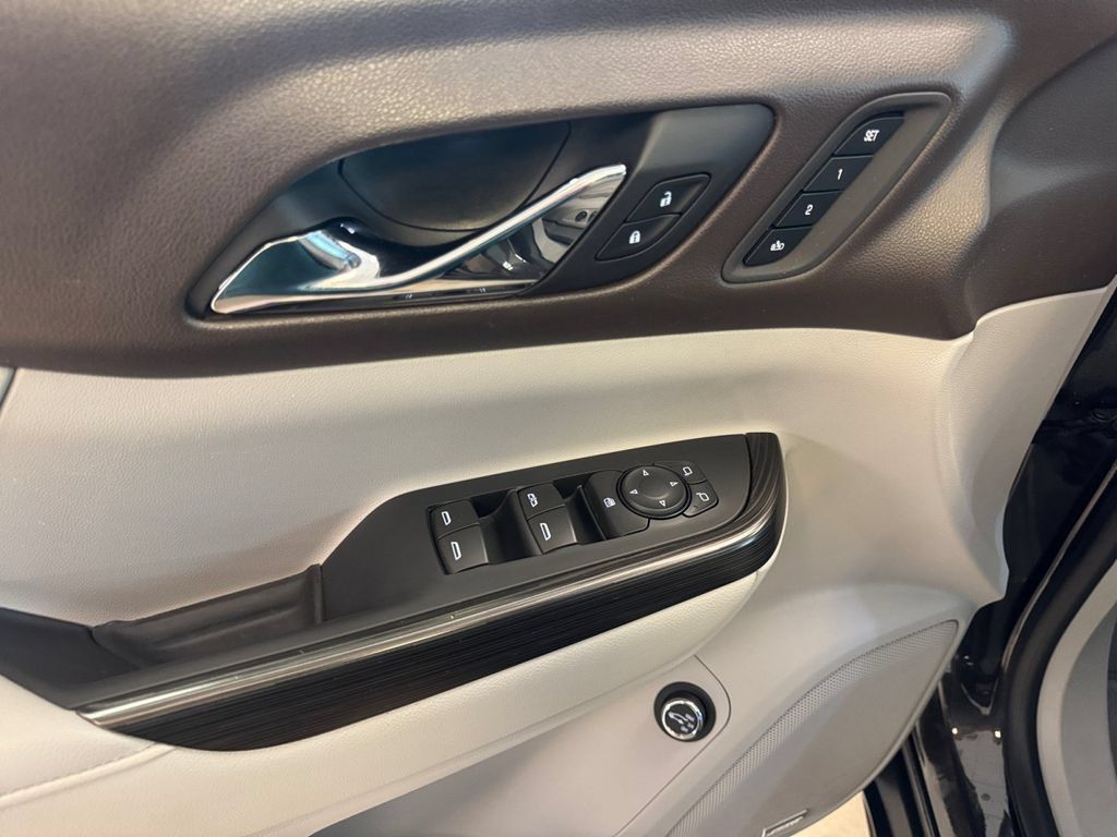 Used 2017 GMC Acadia SLT AWD/4WD image 11