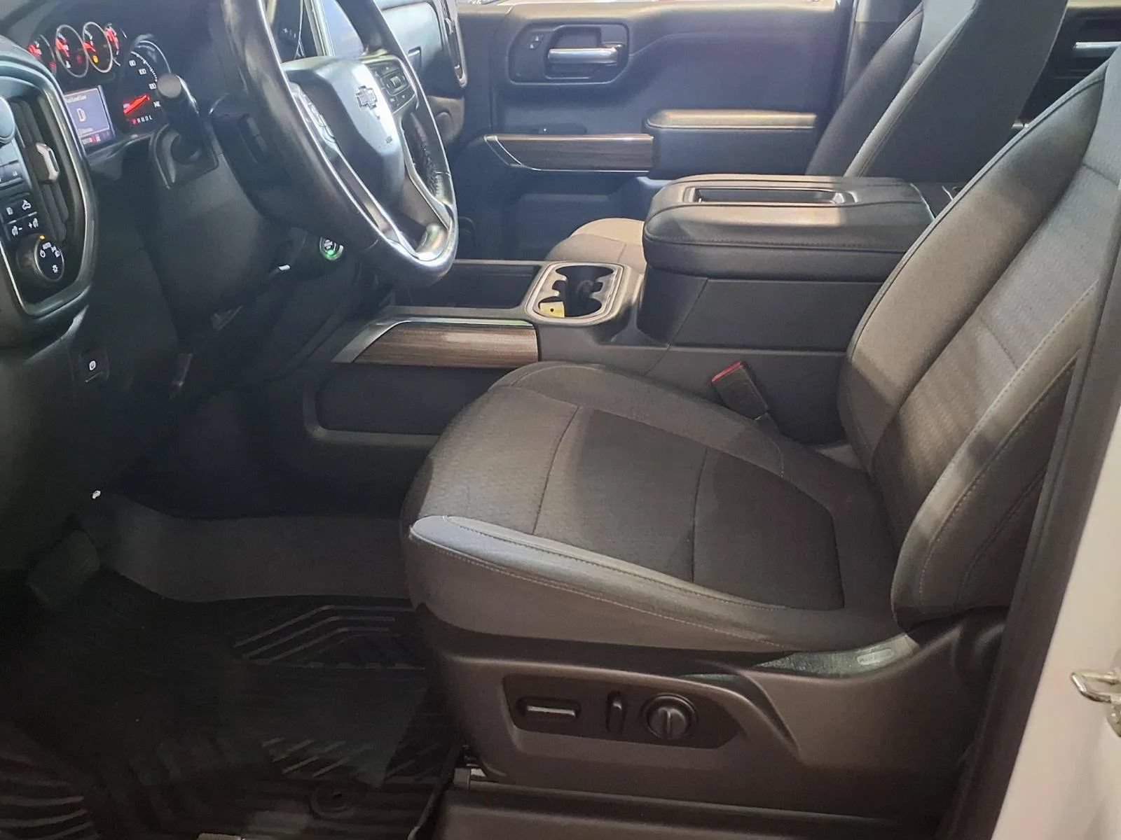 Used 2021 Chevrolet Silverado 1500 RST AWD/4WD image 16