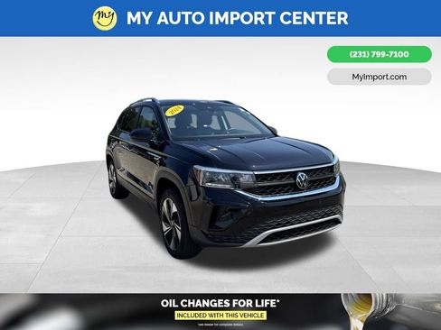 Used 2024 Volkswagen Taos SE AWD/4WD image 1