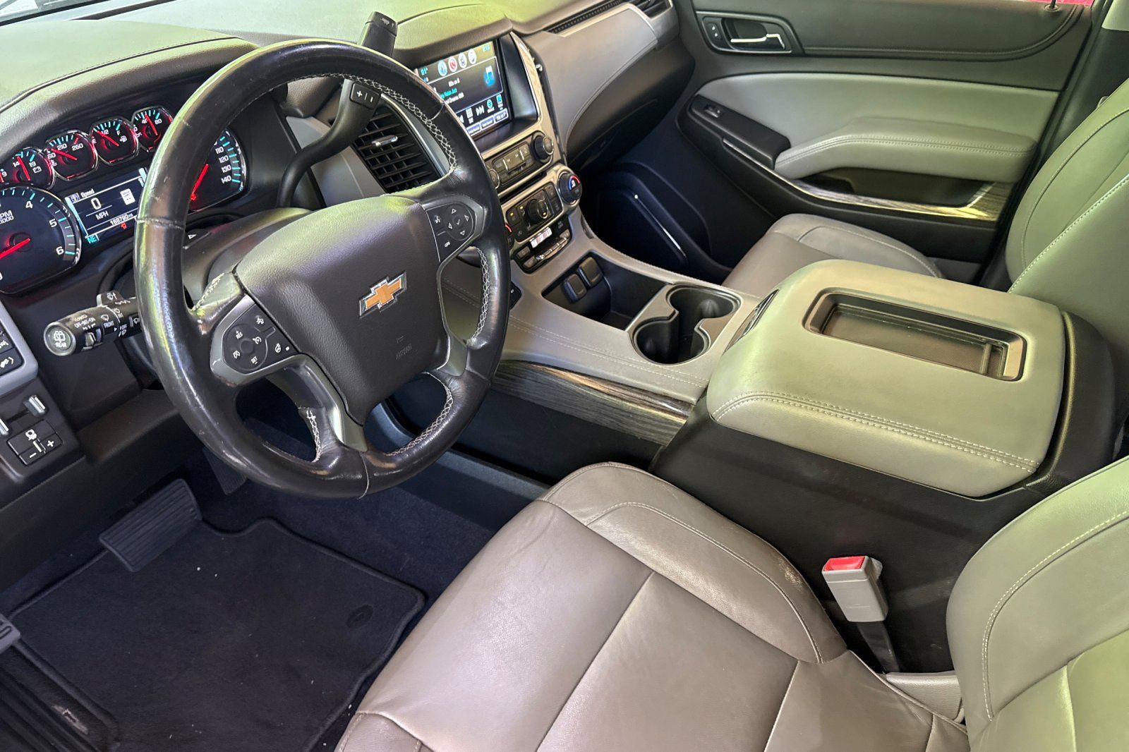 Used 2019 Chevrolet Suburban LT w/ Luxury Package AWD/4WD image 11