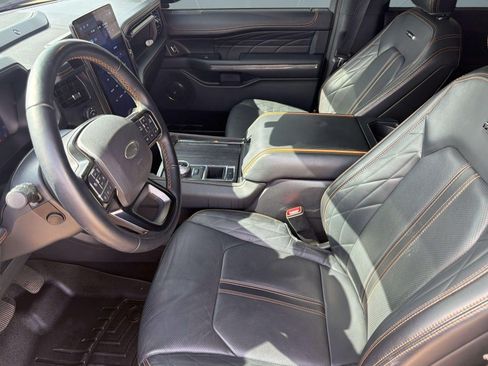 Used 2023 Ford Expedition Platinum RWD image 5