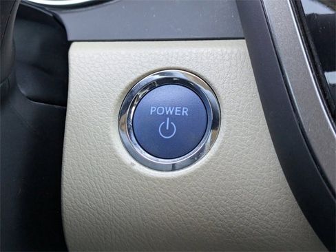 Used 2022 Toyota Camry XLE image 28