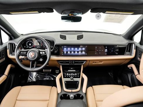 Certified 2026 Porsche Cayenne AWD/4WD image 20
