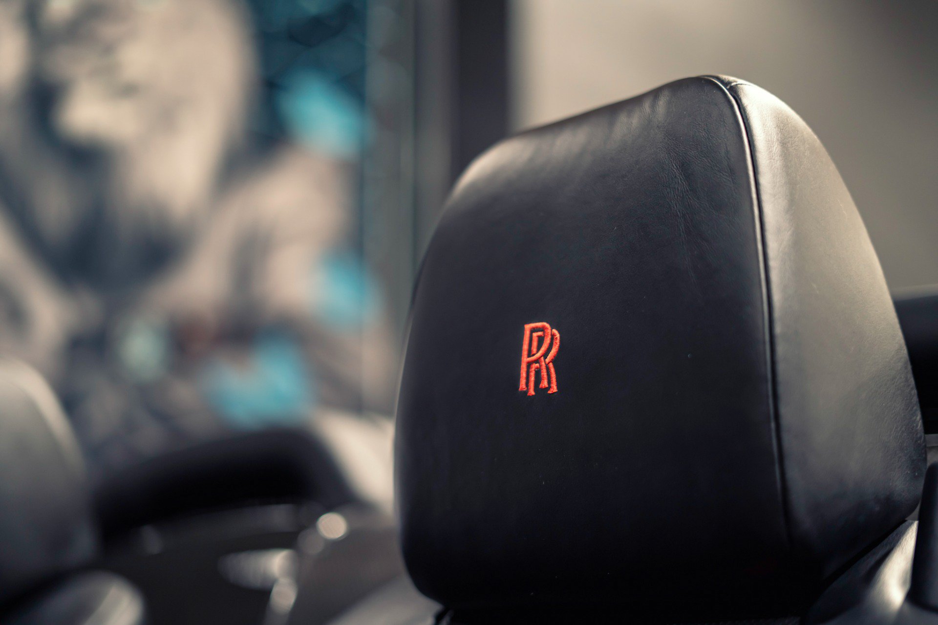 Used 2019 Rolls-Royce Dawn RWD image 38