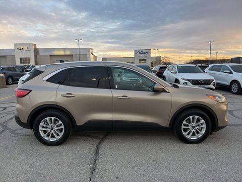 Used 2020 Ford Escape SE image 3