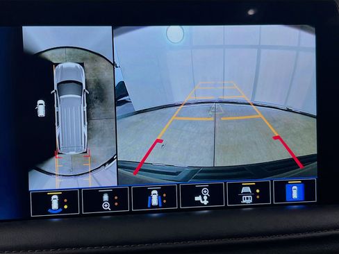 Used 2022 Chevrolet Suburban High Country image 14