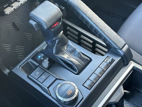 Used 2025 Toyota Tacoma TRD Sport image 21