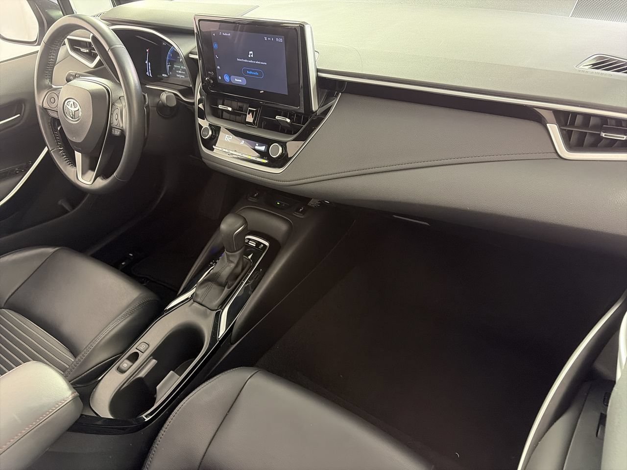 Used 2024 Toyota Corolla XSE FWD image 27