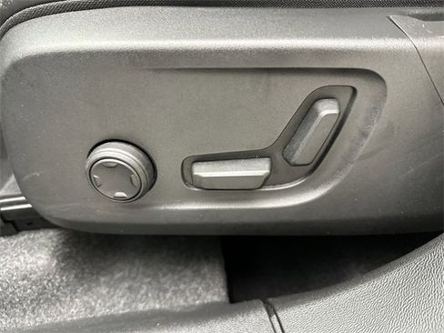 Certified 2025 Volvo XC40 B5 Plus image 12