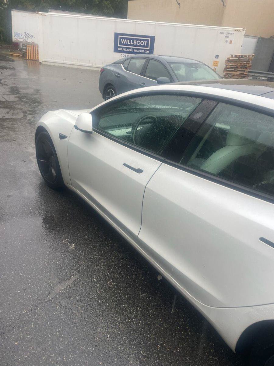 Used 2022 Tesla Model 3 RWD image 3