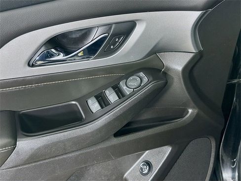 Used 2018 Chevrolet Traverse LT image 22