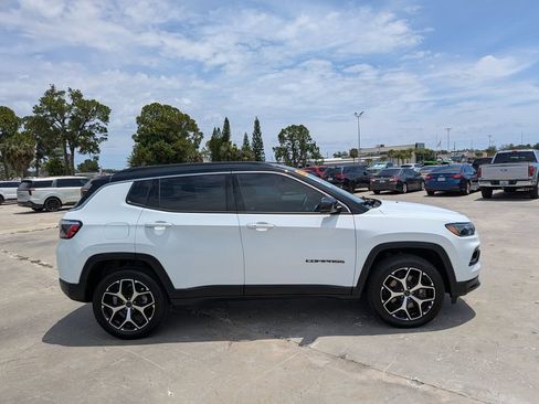 Used 2025 Jeep Compass Limited AWD/4WD image 9
