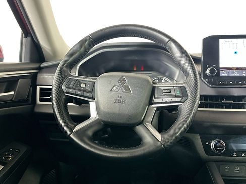 Used 2024 Mitsubishi Outlander SE image 18
