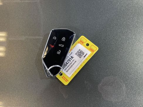 Used 2024 Volkswagen Atlas Peak Edition SEL AWD/4WD image 46