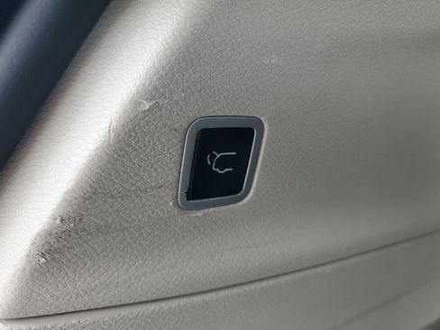 Used 2023 Chrysler Pacifica Touring-L FWD image 31