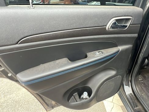 Used 2018 Jeep Grand Cherokee Laredo image 22