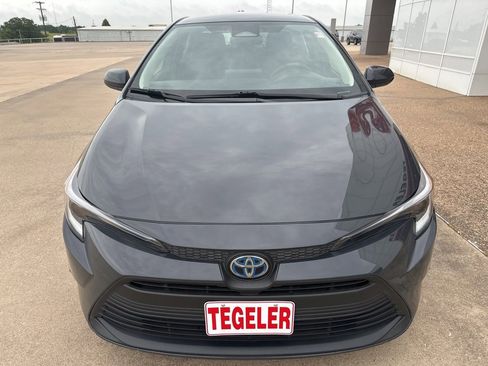 Used 2023 Toyota Corolla LE image 2