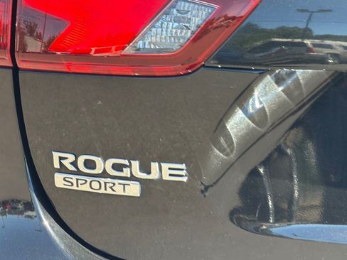 Used 2018 Nissan Rogue Sport S w/ S Appearance Package FWD image 28