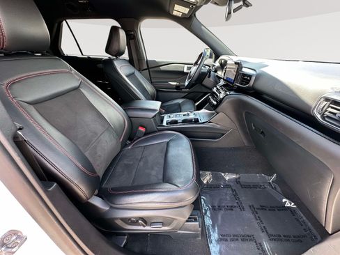 Used 2023 Ford Explorer ST-Line AWD/4WD image 23