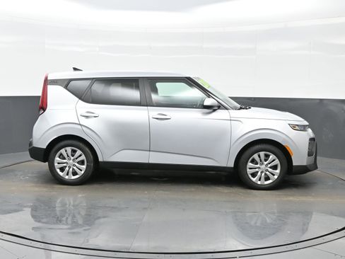 Used 2020 Kia Soul LX image 7