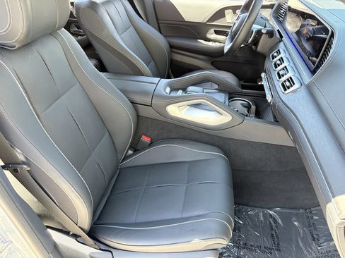 Used 2024 Mercedes-Benz GLS 580 4MATIC image 10