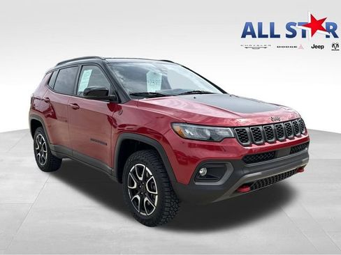 Used 2025 Jeep Compass Trailhawk AWD/4WD image 1