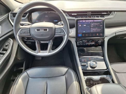 Used 2023 Jeep Grand Cherokee L Limited image 9