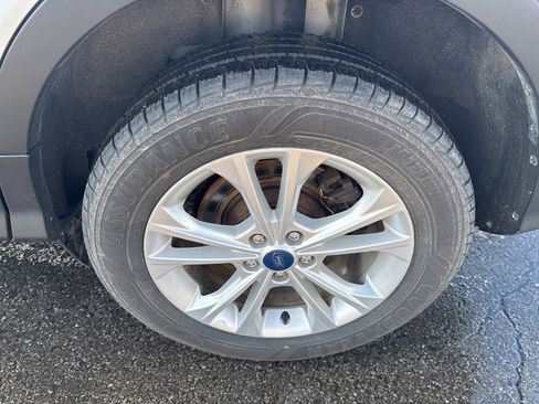 Used 2019 Ford Escape SE image 53