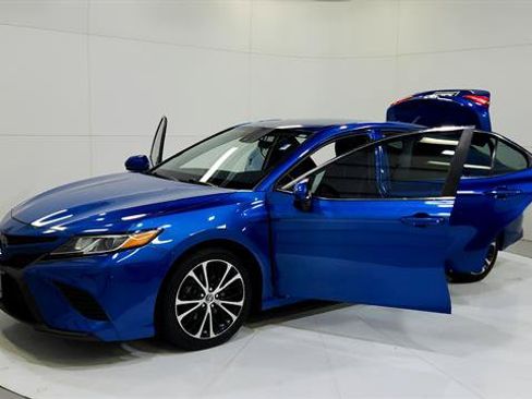 Used 2019 Toyota Camry SE FWD image 11