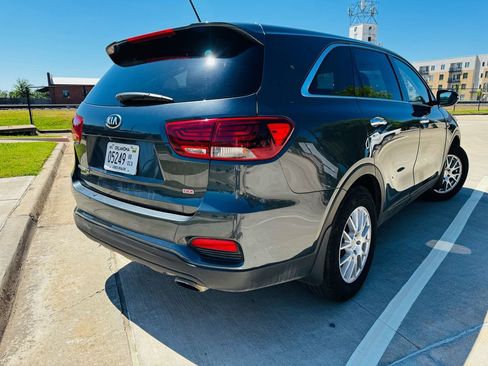 Used 2020 Kia Sorento LX FWD image 2