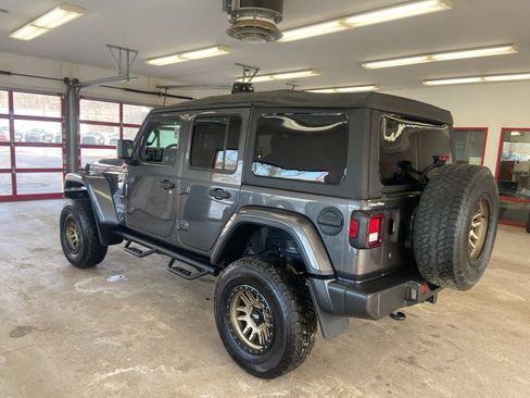 Used 2018 Jeep Wrangler Unlimited Sahara image 13