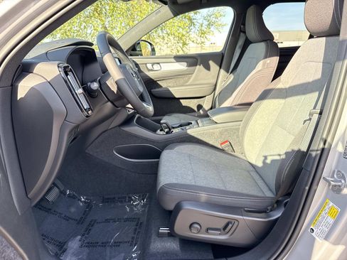 Used 2024 Volvo XC40 B5 Core image 23