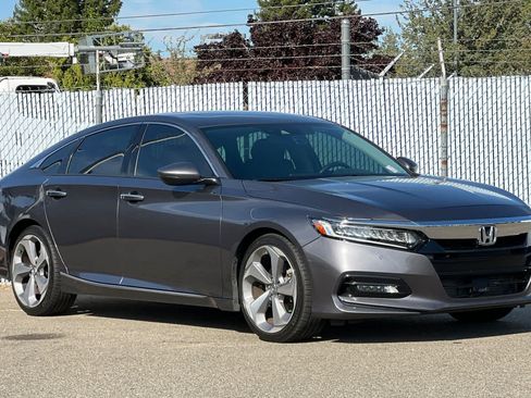 Used 2018 Honda Accord Touring image 7