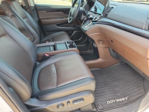 Used 2025 Honda Odyssey Elite image 11