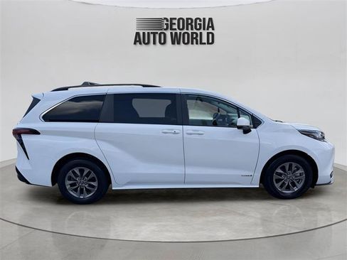 Used 2021 Toyota Sienna LE FWD image 14