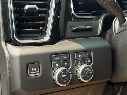 Used 2024 GMC Sierra 2500 Denali Ultimate AWD/4WD image 24
