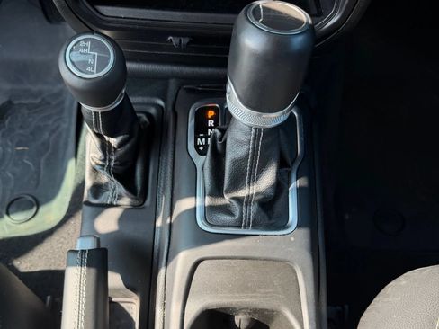 Used 2020 Jeep Gladiator Overland AWD/4WD image 10