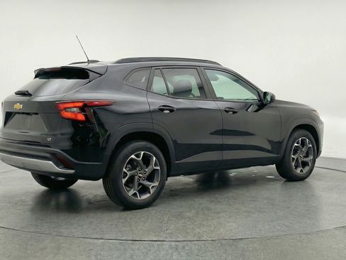 Used 2025 Chevrolet Trax LT image 9