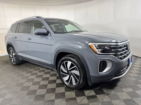 Used 2025 Volkswagen Atlas SEL AWD/4WD image 1
