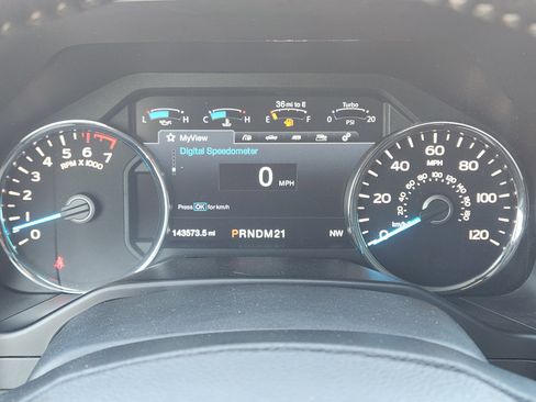 Used 2016 Ford F150 Platinum w/ Equipment Group 701A Luxury image 17