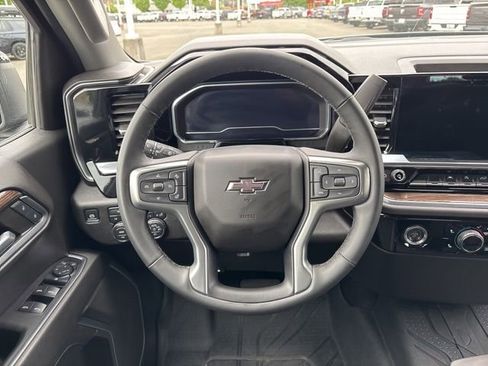 Used 2024 Chevrolet Silverado 1500 RST AWD/4WD image 9