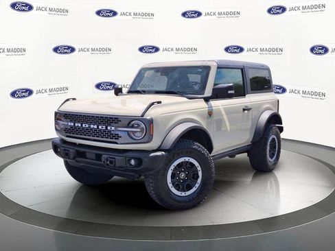 Certified 2025 Ford Bronco Badlands AWD/4WD image 1