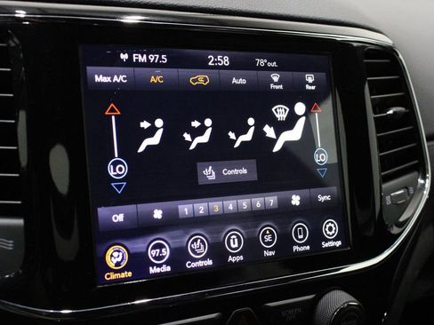 Used 2019 Jeep Grand Cherokee Laredo image 34