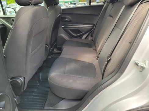 Used 2021 Chevrolet Trax LS w/ Tint and Cruise Package AWD/4WD image 13