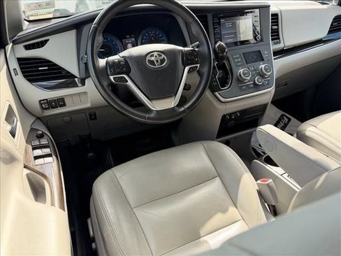 Used 2020 Toyota Sienna XLE w/ XLE Navigation Package AWD/4WD image 7