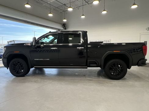 Used 2021 GMC Sierra 2500 Denali w/ Denali Black Diamond Edition AWD/4WD image 5