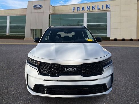 Used 2023 Kia Sorento S w/ Panoramic Sunroof Package image 2