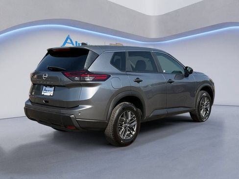 Used 2024 Nissan Rogue S FWD image 5